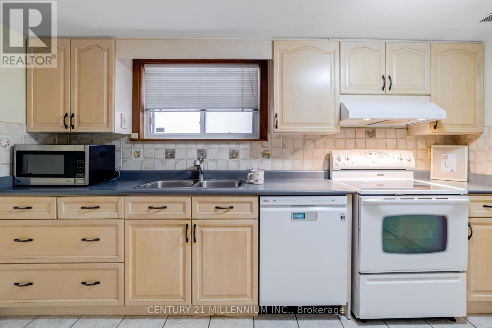 568 DUFFERIN STREET Image 22