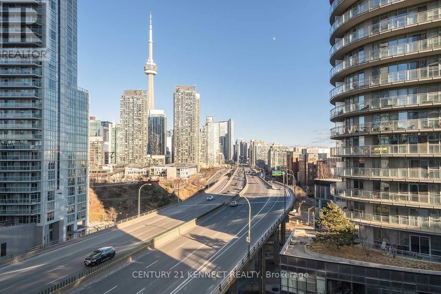 1010 - 17 BATHURST STREET Image 10