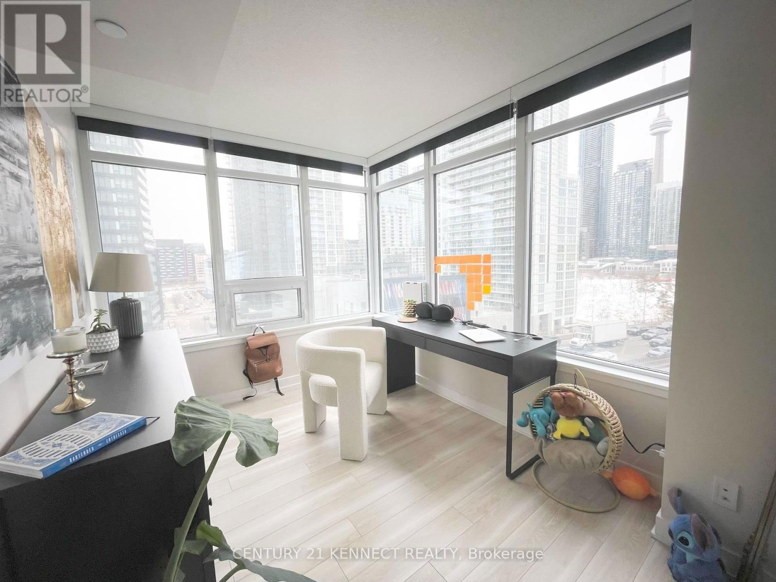 1010 - 17 BATHURST STREET Image 4