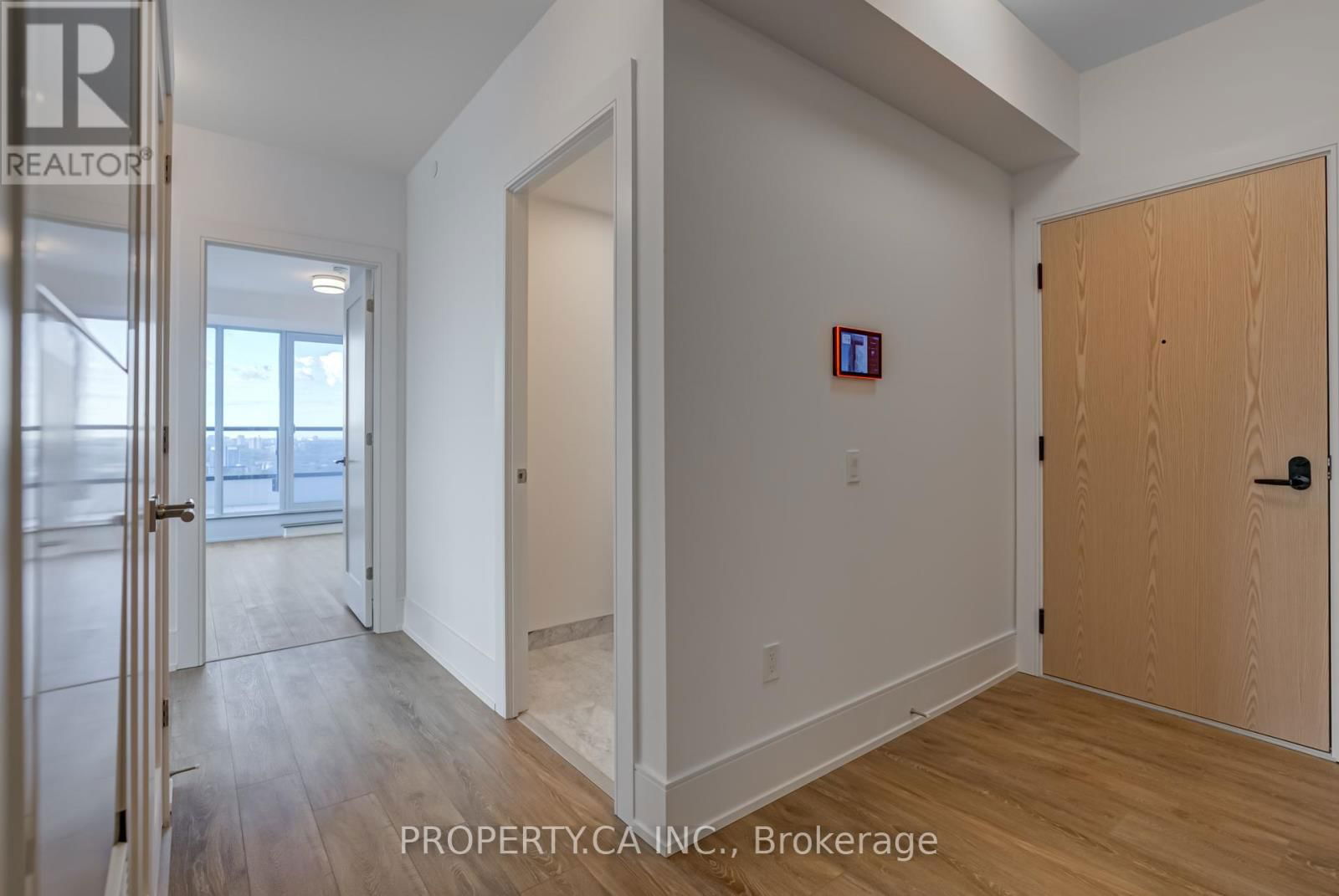 3003 - 10 INN ON THE PARK DRIVE Image 4