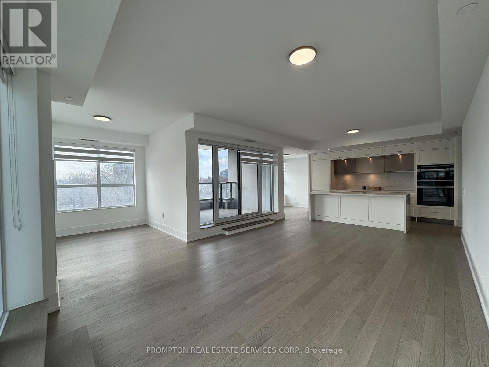 310 - 10 INN ON THE PARK DRIVE Image 9
