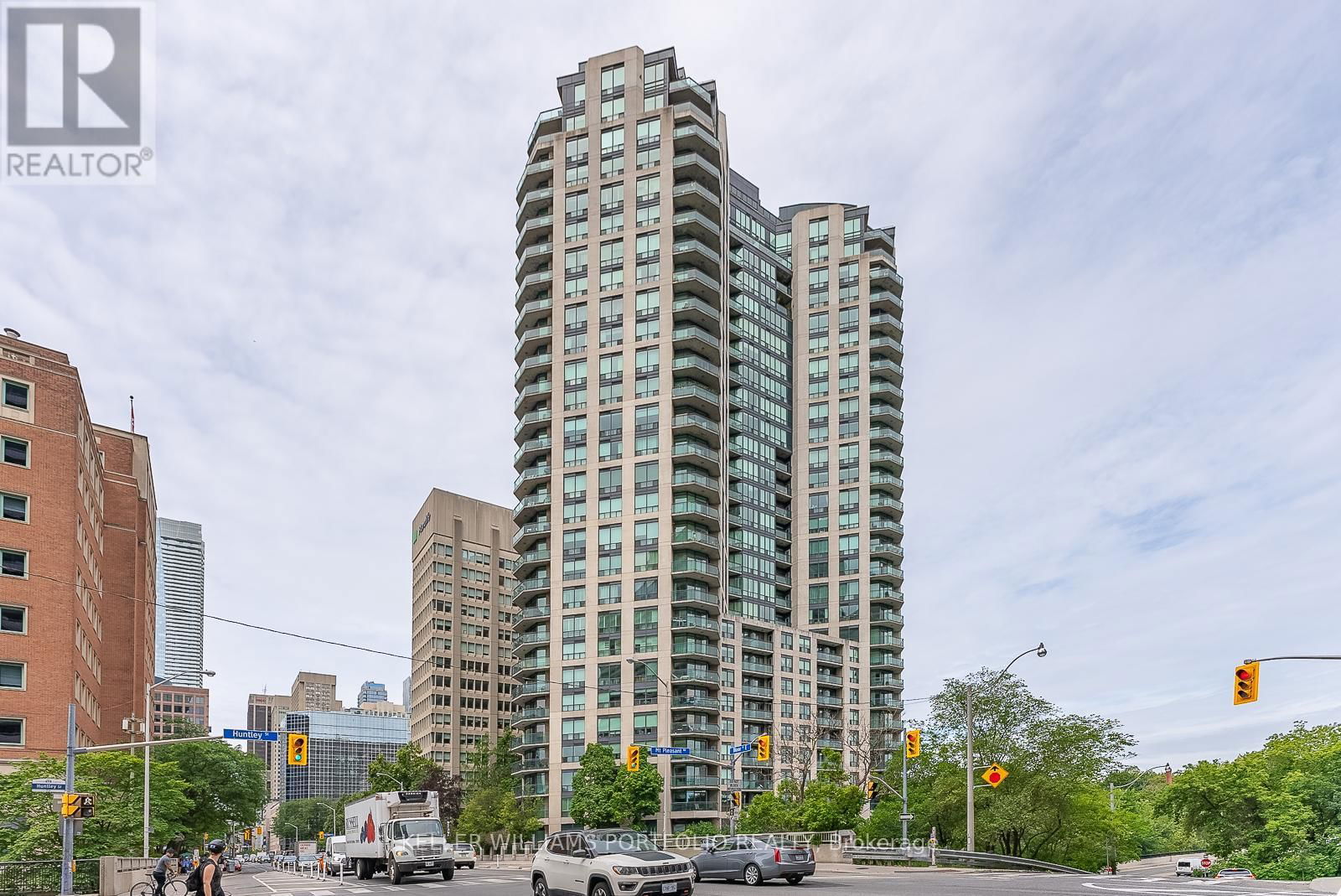 812 - 300 BLOOR STREET EAST Image 1