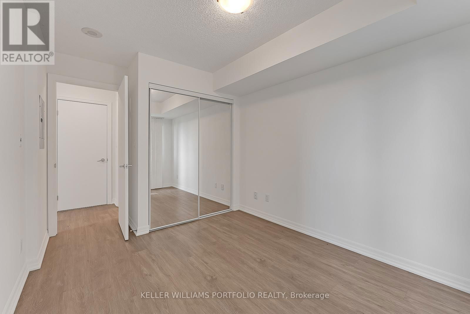 812 - 300 BLOOR STREET EAST Image 17