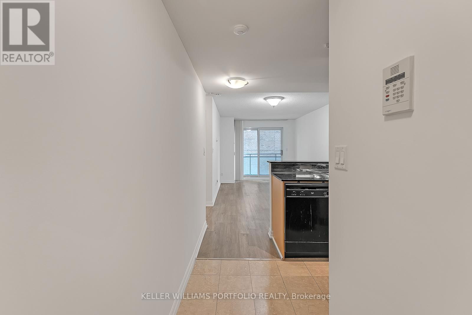 812 - 300 BLOOR STREET EAST Image 2