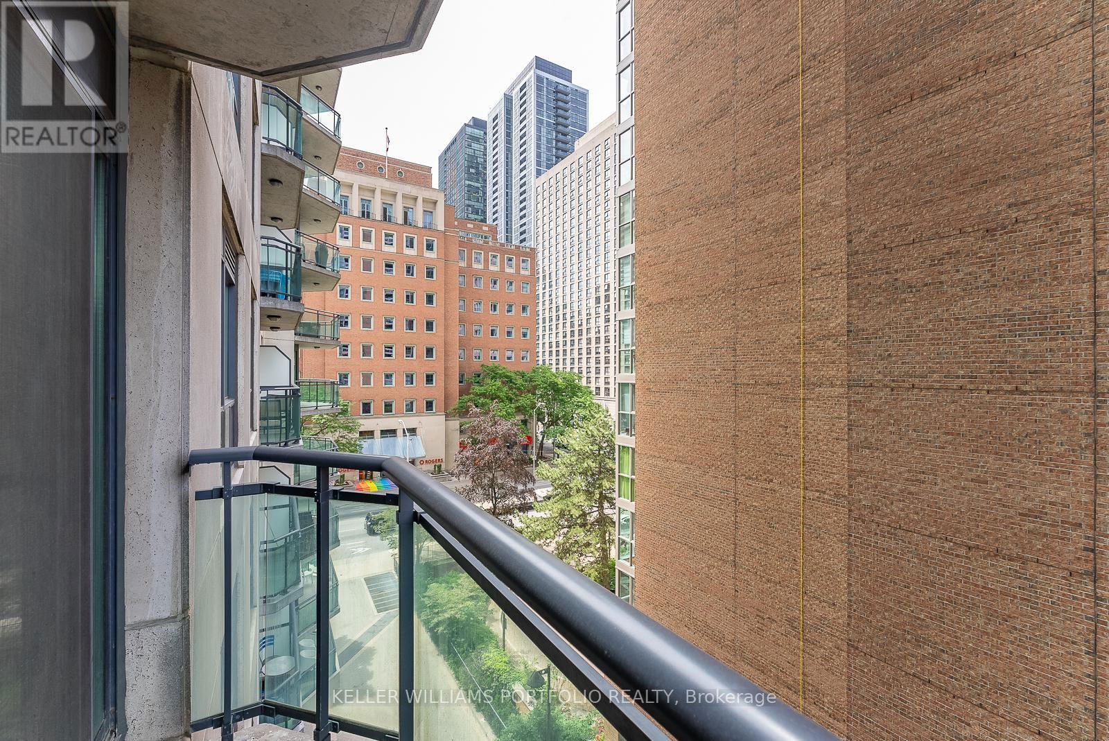 812 - 300 BLOOR STREET EAST Image 21