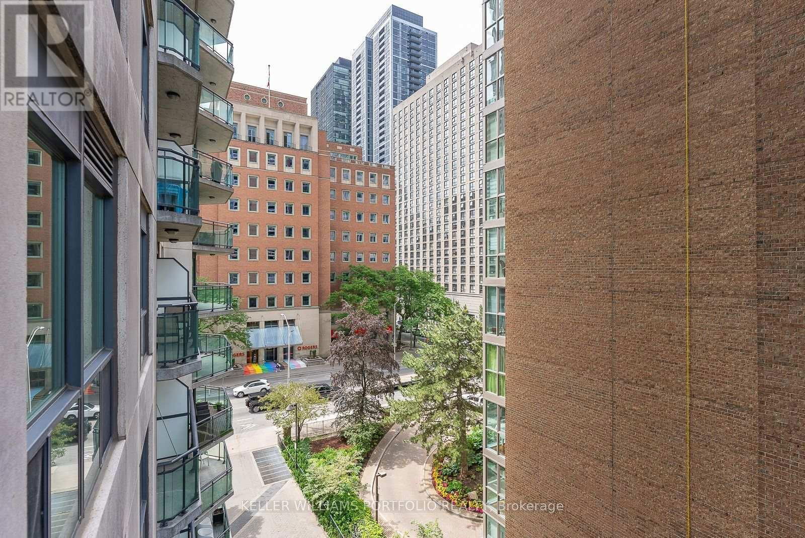 812 - 300 BLOOR STREET EAST Image 22