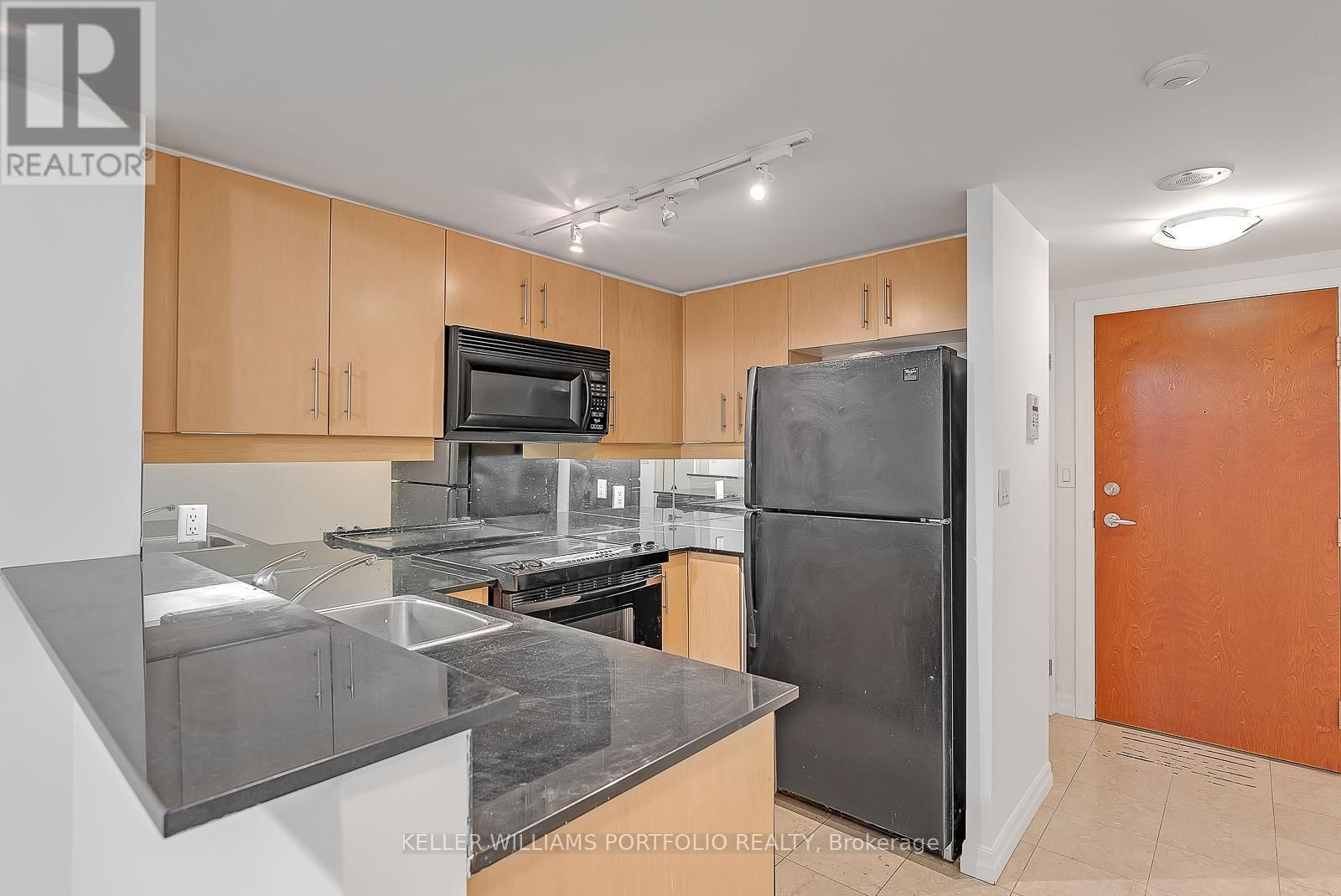 812 - 300 BLOOR STREET EAST Image 7
