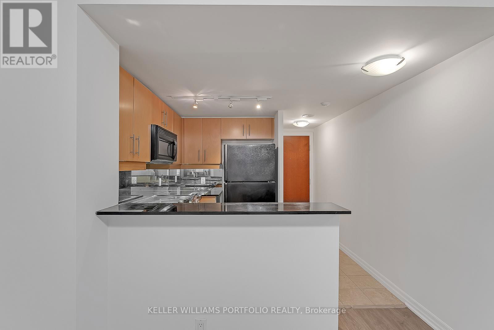812 - 300 BLOOR STREET EAST Image 8