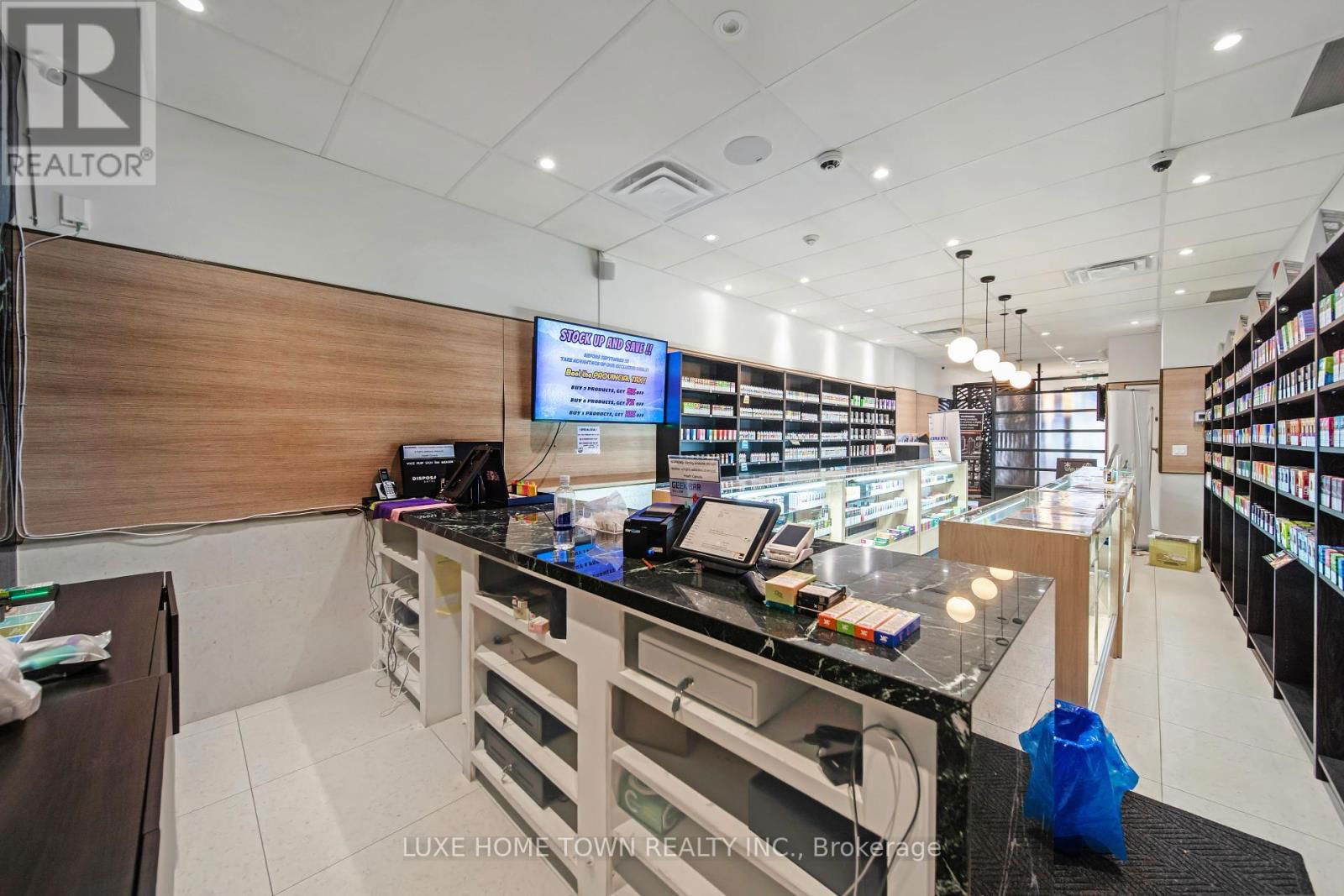 842 DUNDAS STREET WEST Image 12