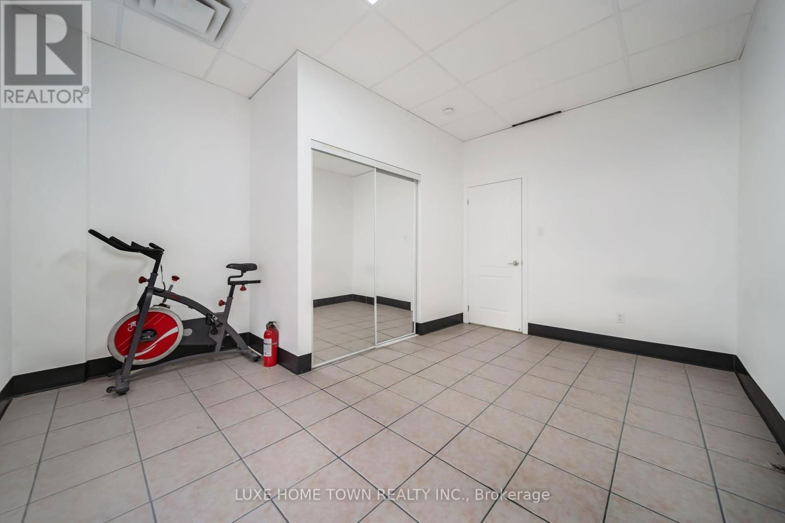 842 DUNDAS STREET WEST Image 14