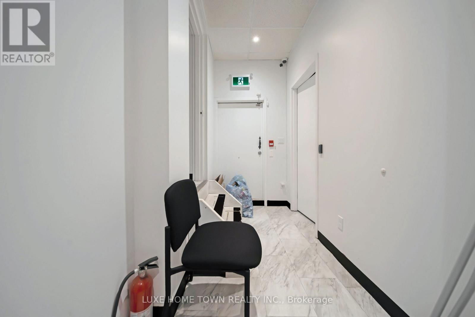 842 DUNDAS STREET WEST Image 16
