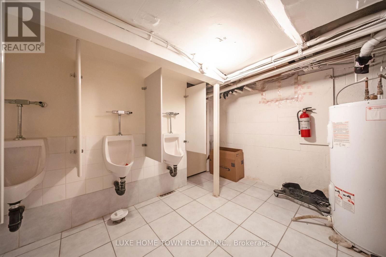 842 DUNDAS STREET WEST Image 28