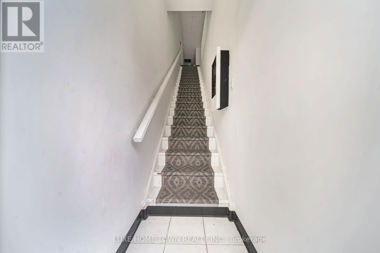 842 DUNDAS STREET WEST Image 33