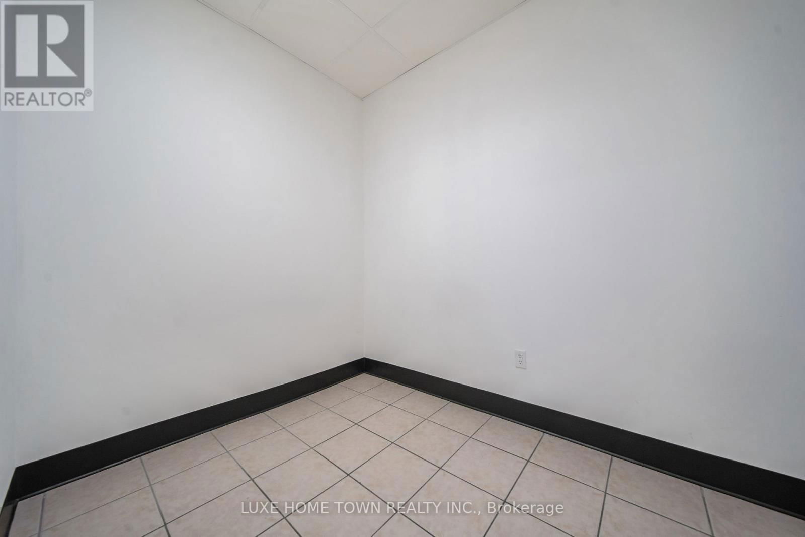 842 DUNDAS STREET WEST Image 34