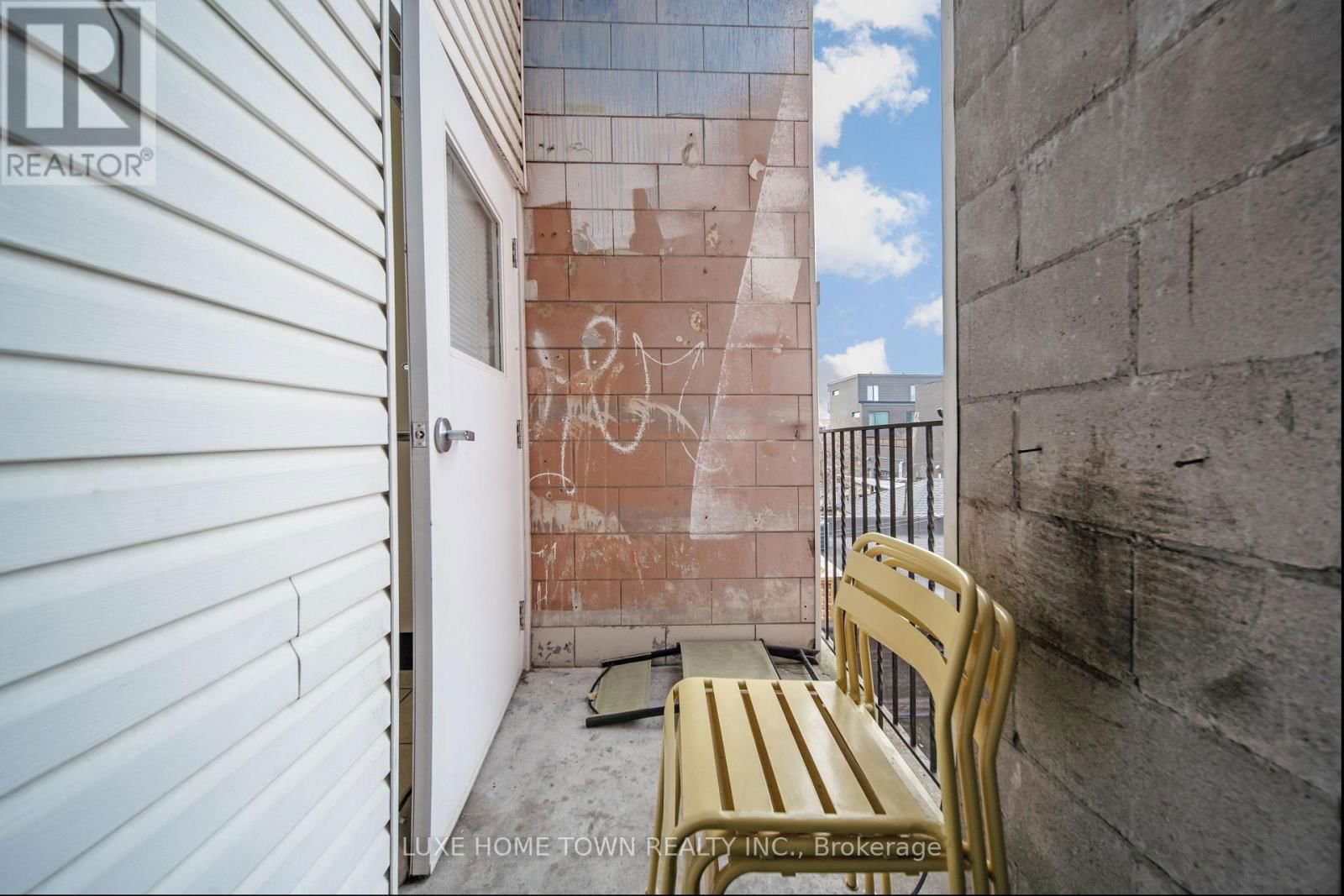 842 DUNDAS STREET WEST Image 35