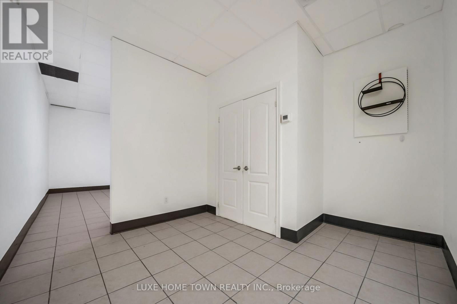 842 DUNDAS STREET WEST Image 37
