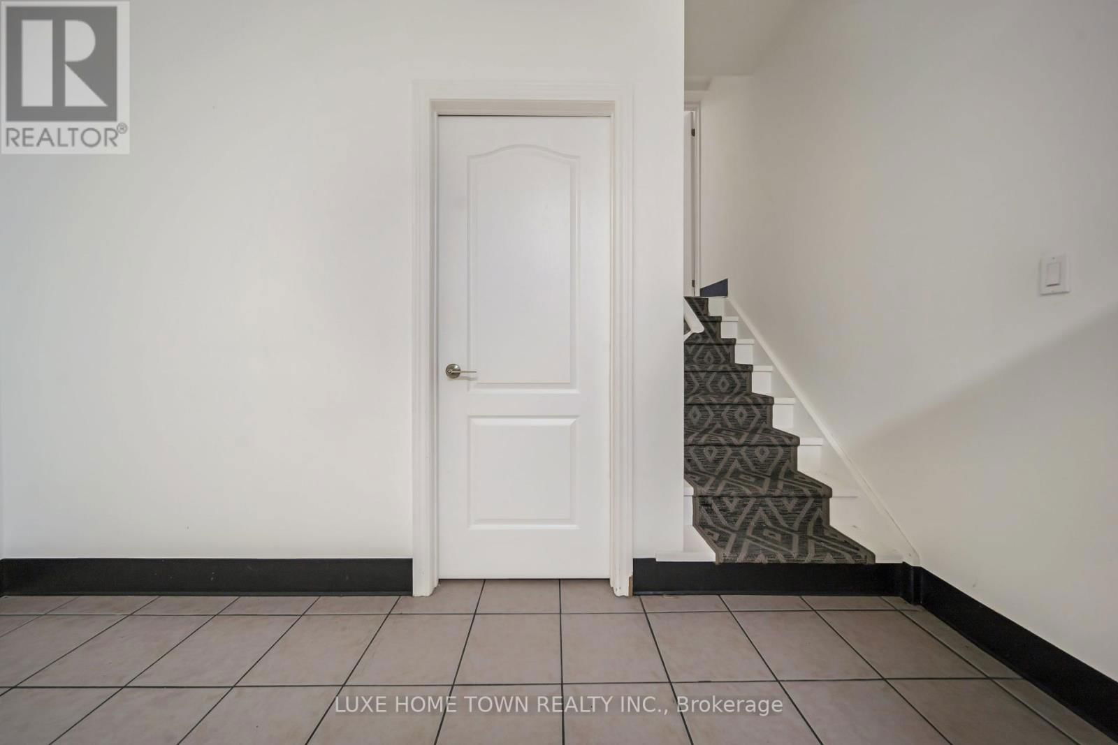 842 DUNDAS STREET WEST Image 38
