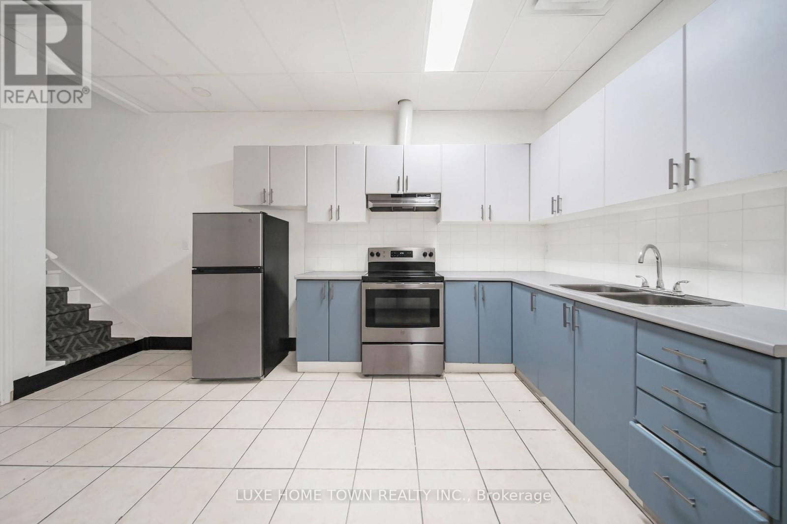 842 DUNDAS STREET WEST Image 39