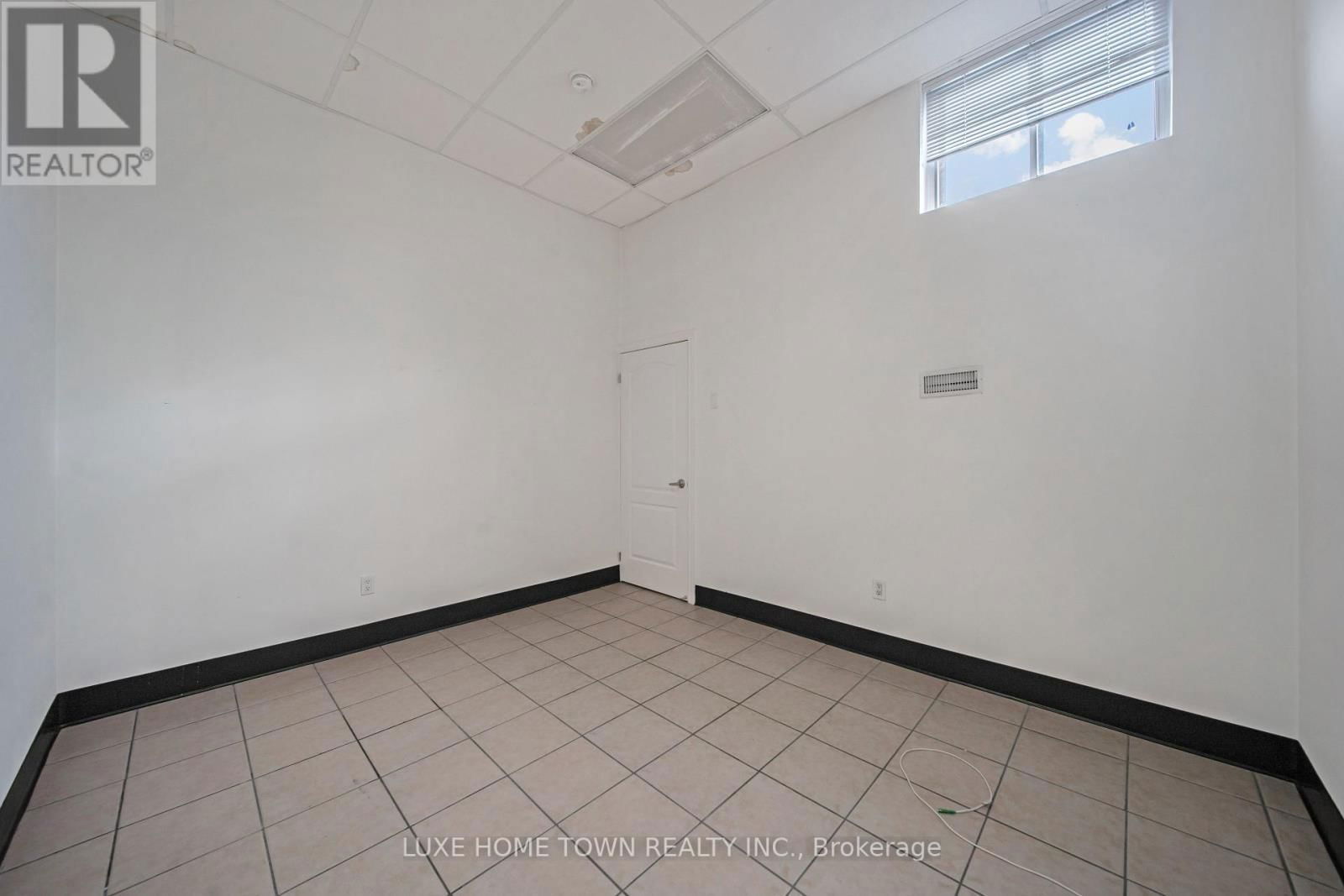 842 DUNDAS STREET WEST Image 43