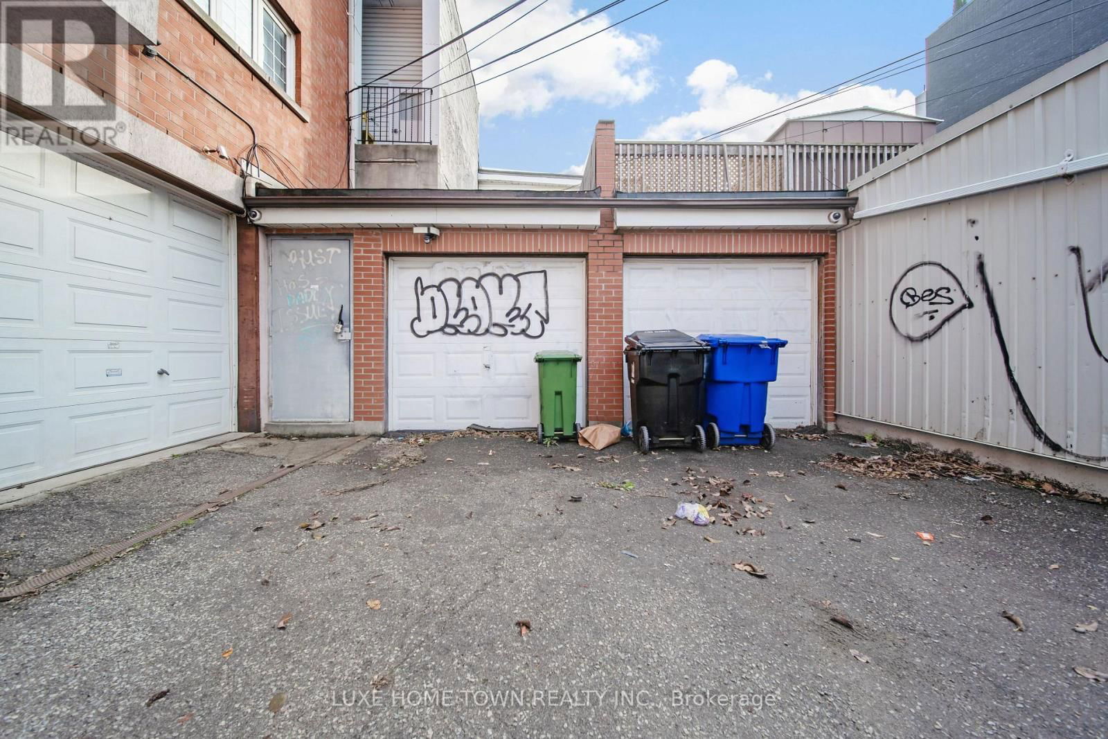 842 DUNDAS STREET WEST Image 46