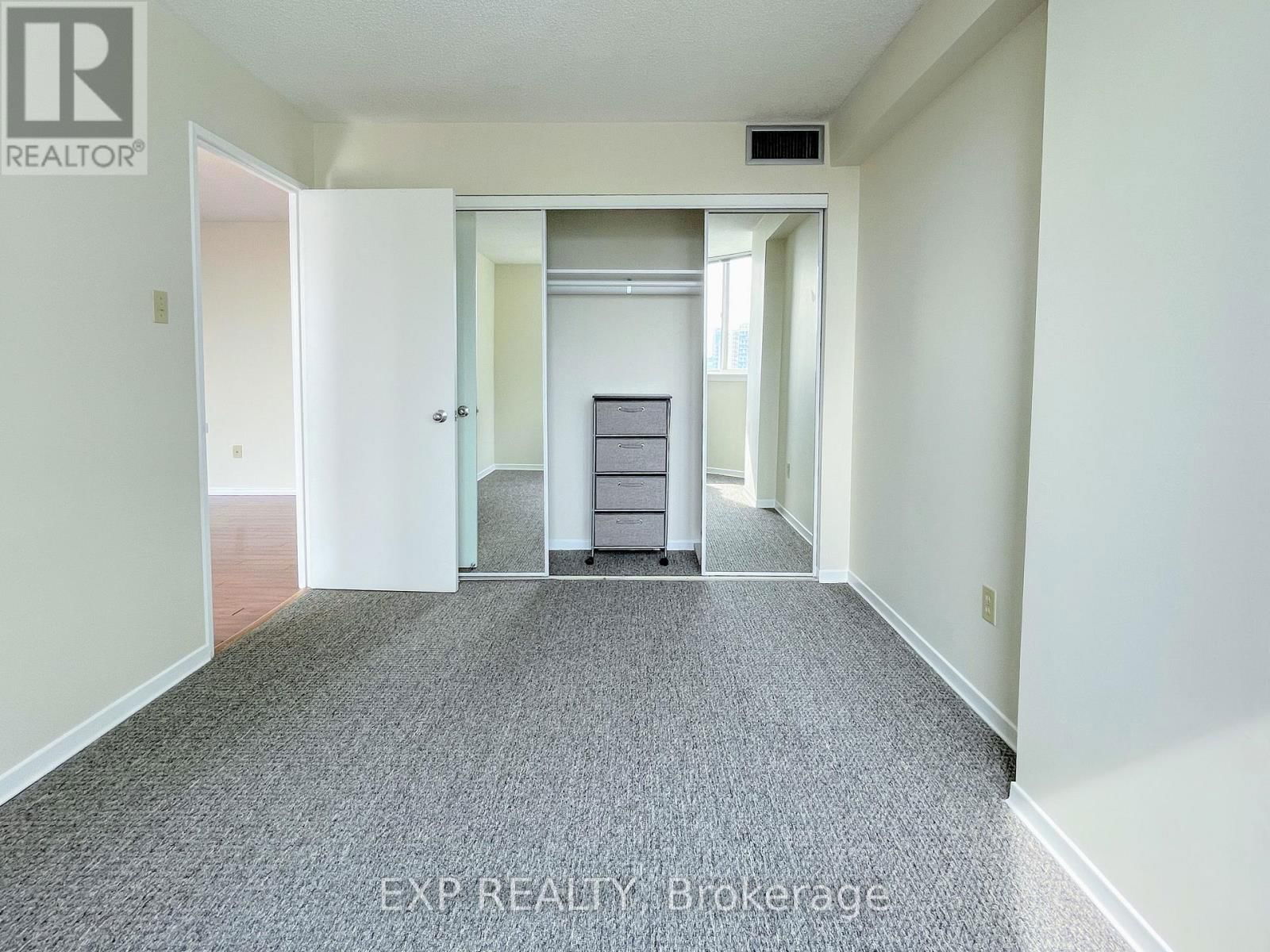 1802 - 1055 BAY STREET Image 12