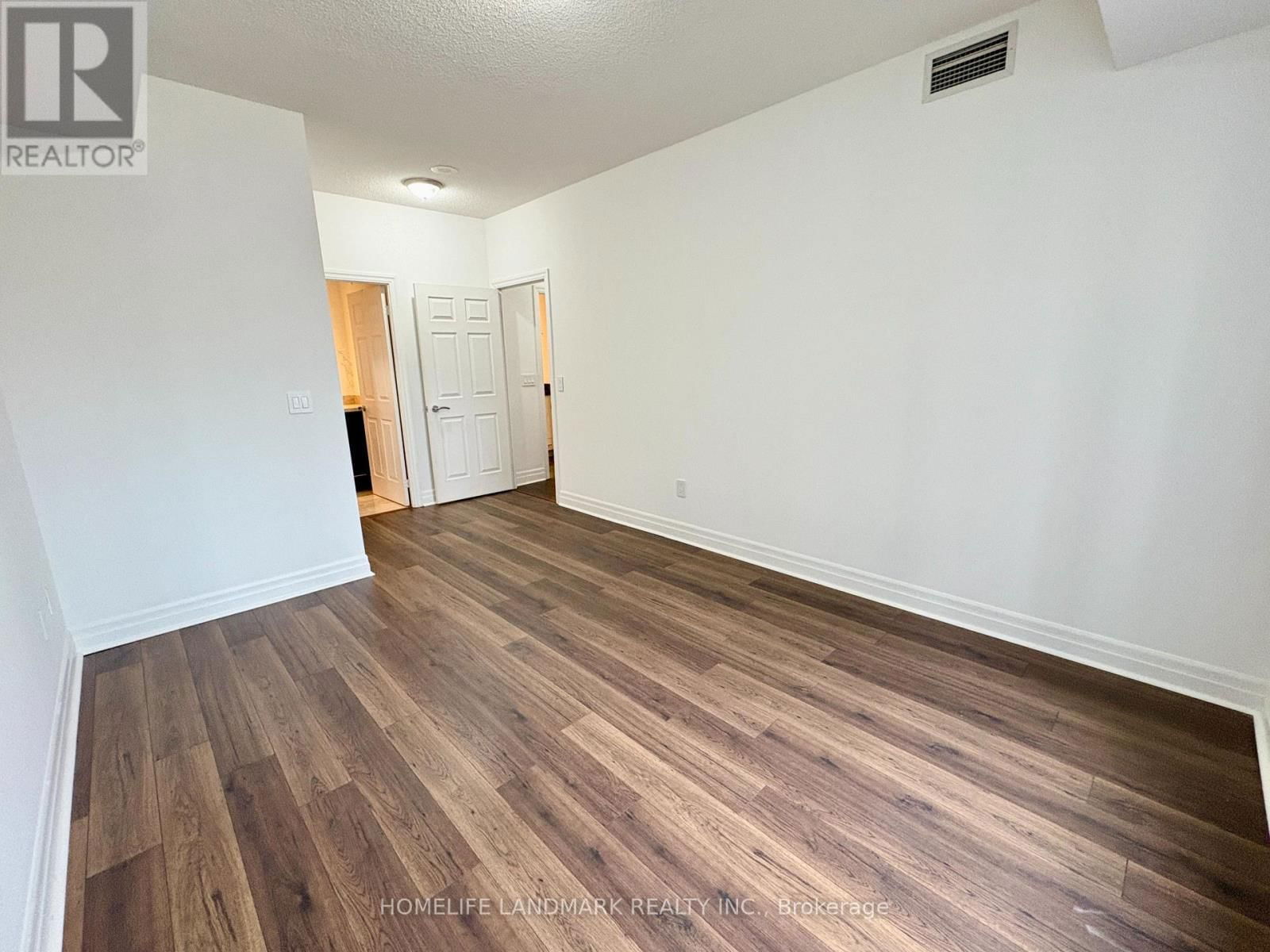 2102 - 35 BALMUTO STREET Image 16