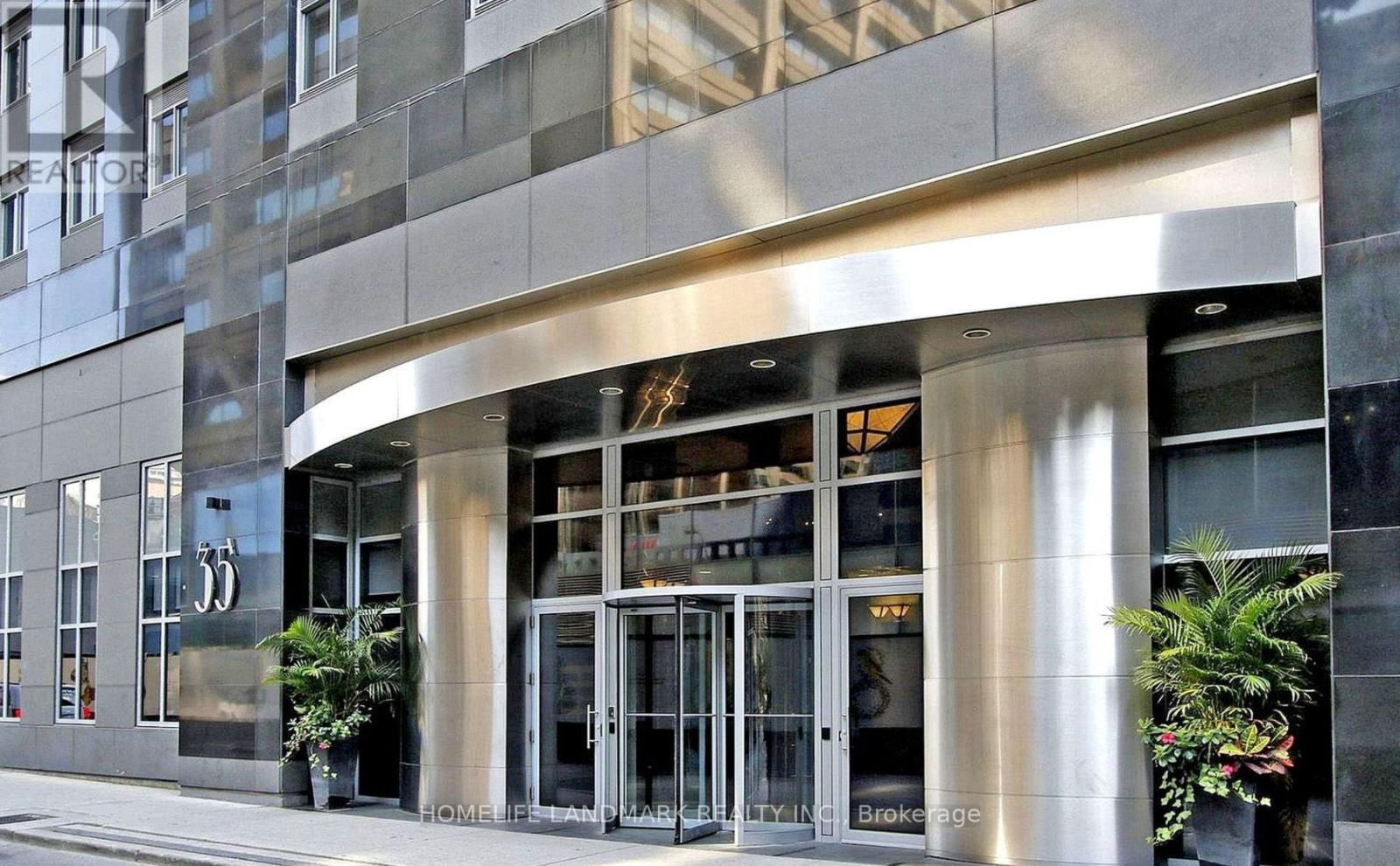 2102 - 35 BALMUTO STREET Image 2