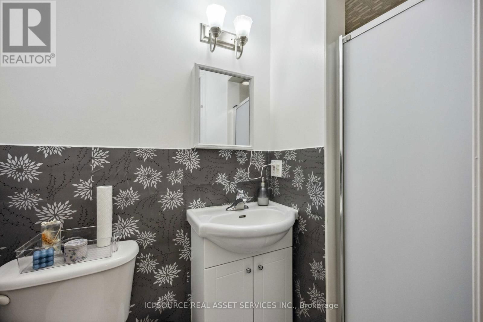 2nd Floor - 2 WARING COURT Image 10