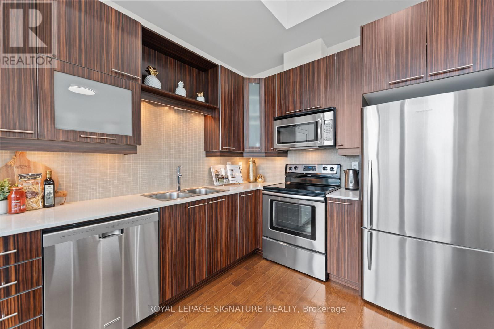 3207 - 500 SHERBOURNE STREET Image 16