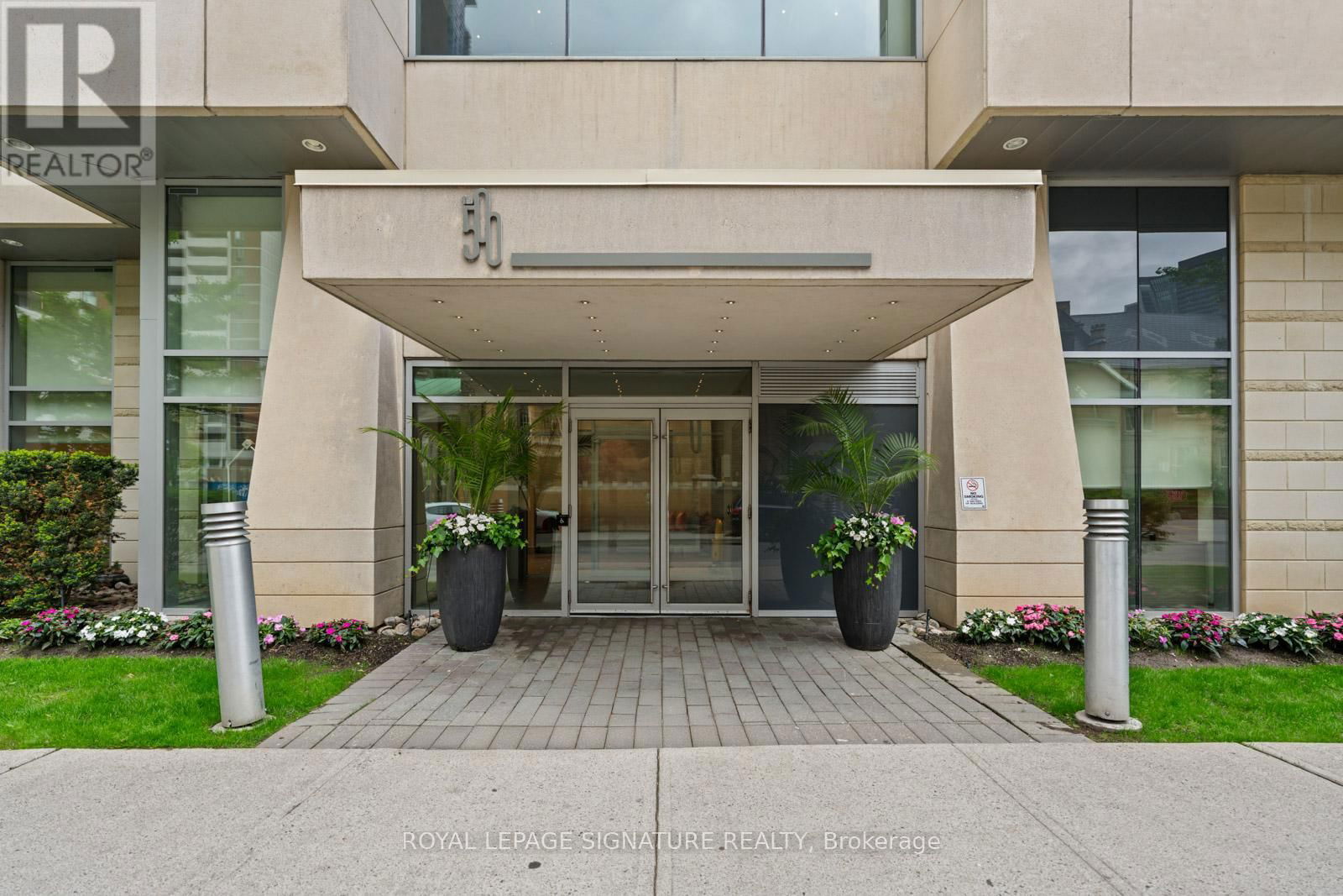 3207 - 500 SHERBOURNE STREET Image 3
