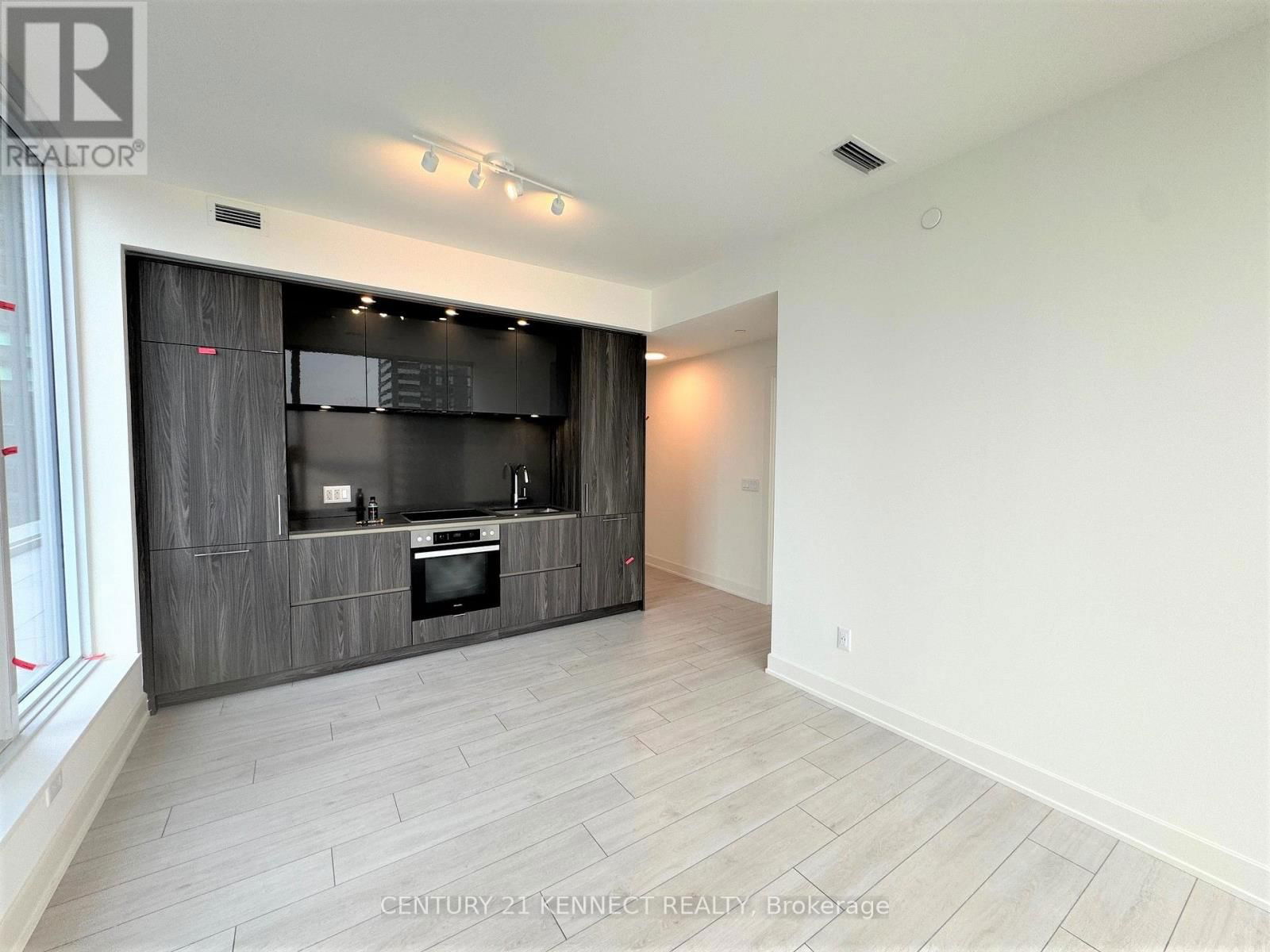 2802 - 15 MERCER STREET Image 3