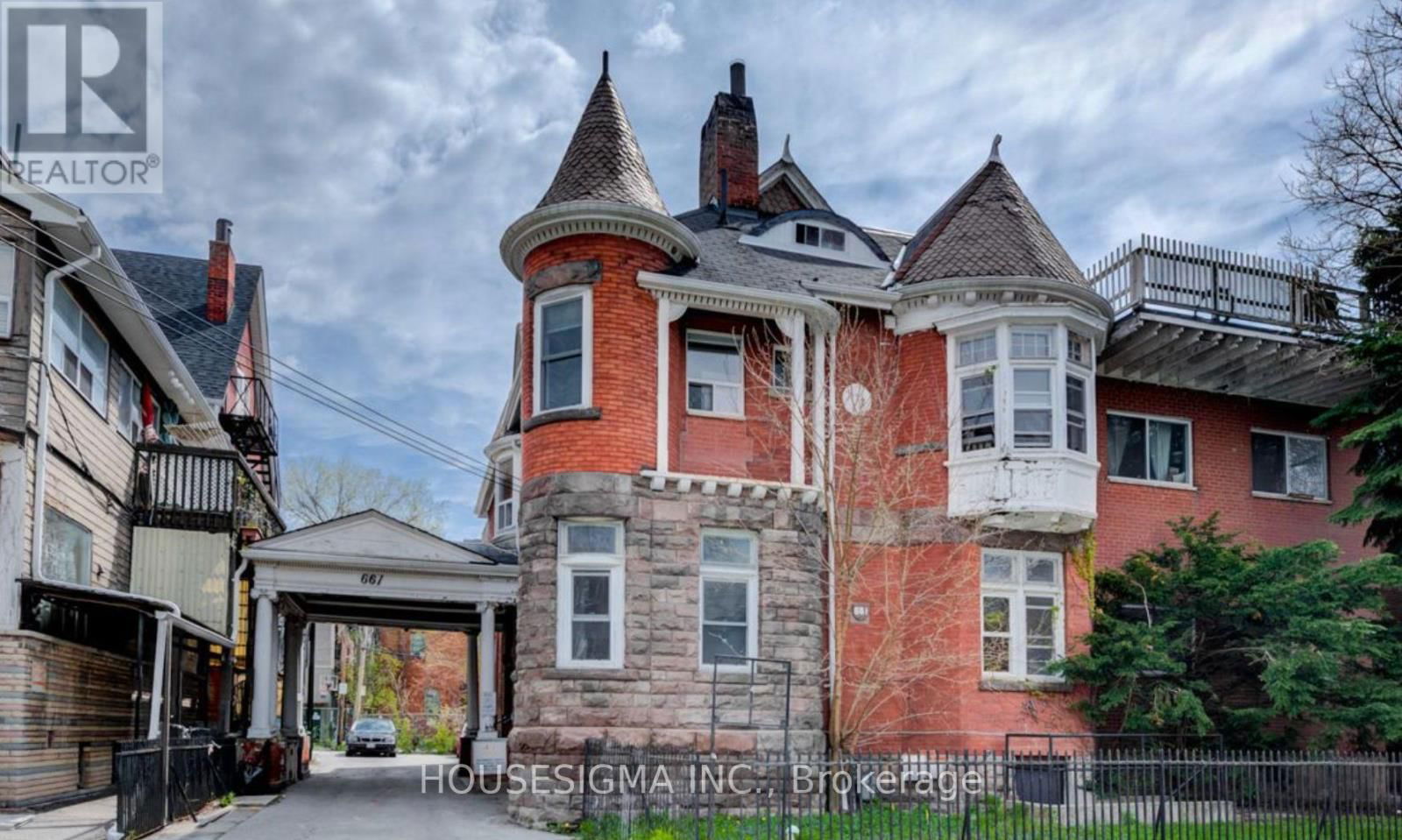 101 - 661 HURON STREET Image 1