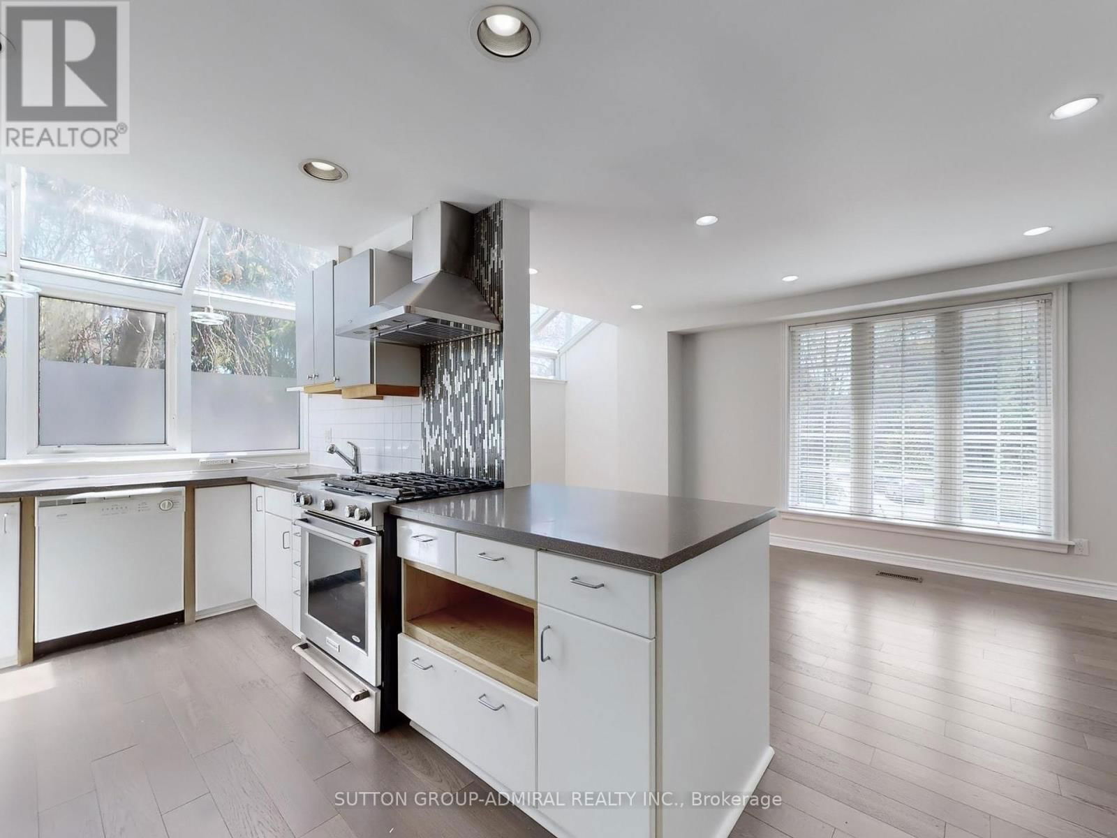 248 GLENGROVE AVENUE WEST Image 14