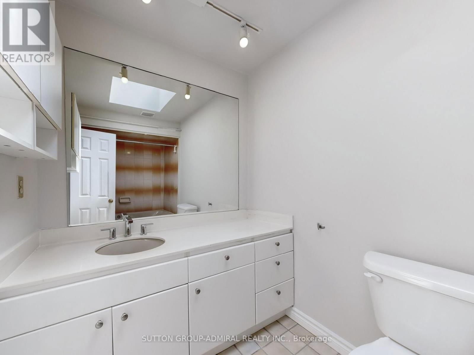 248 GLENGROVE AVENUE WEST Image 24