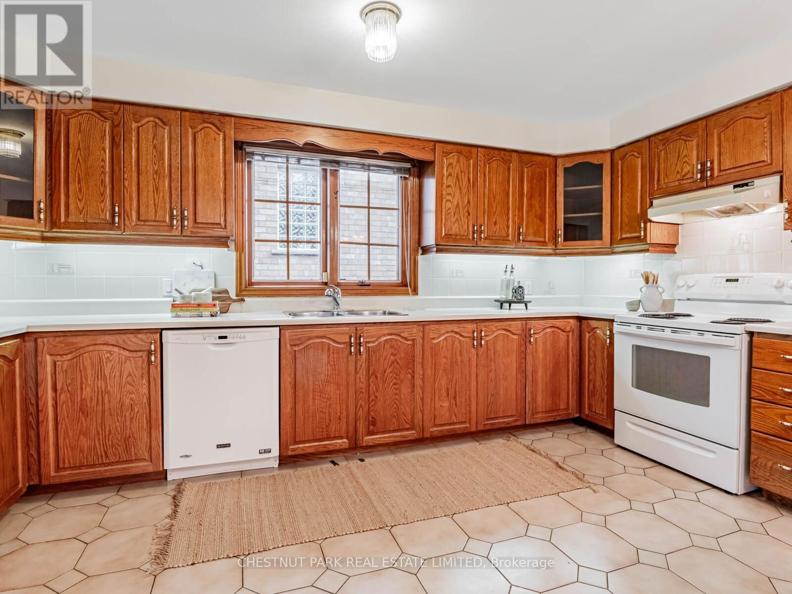 256 COCKSFIELD AVENUE Image 11