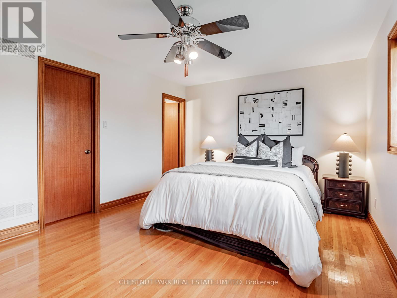 256 COCKSFIELD AVENUE Image 15