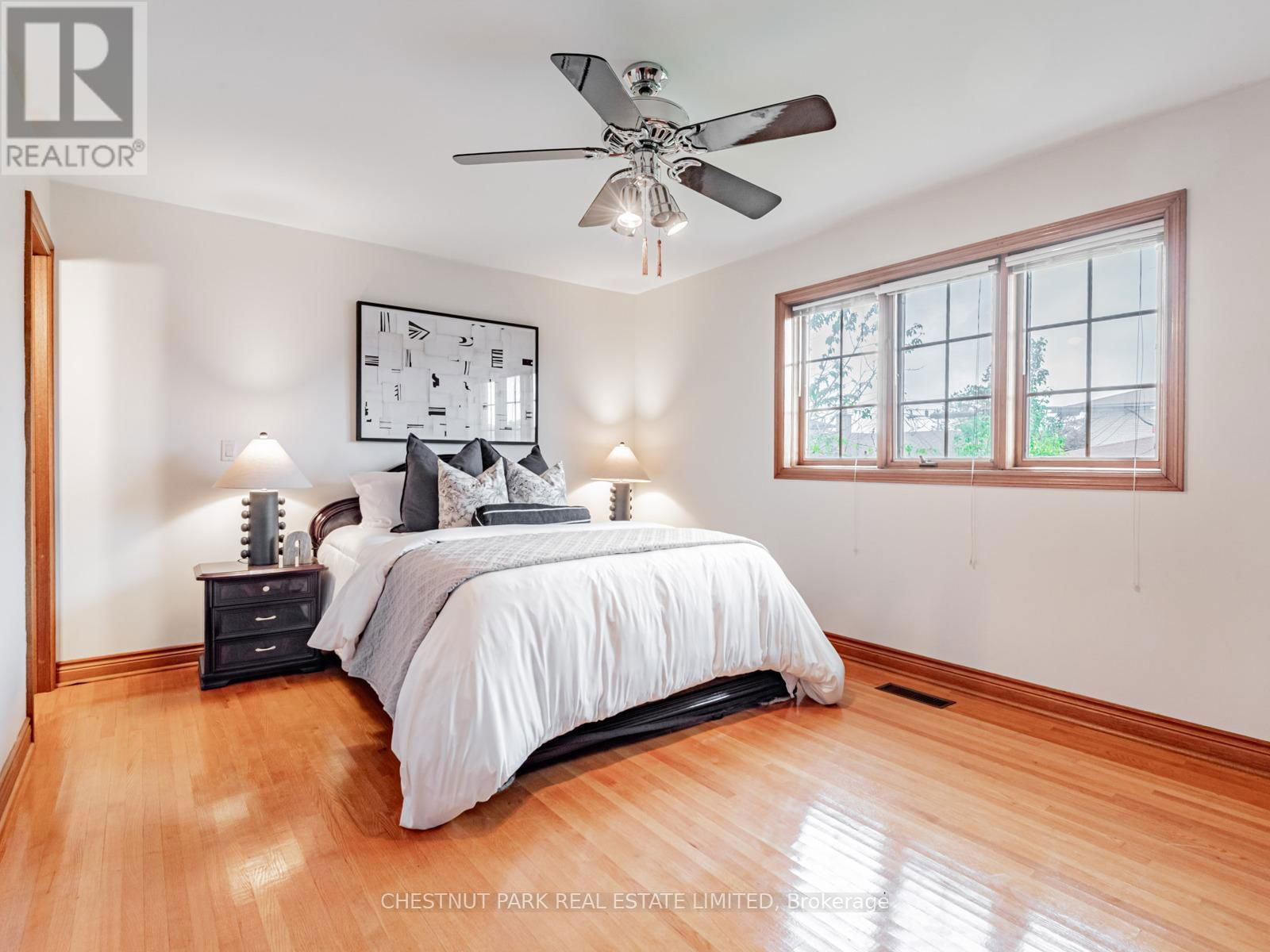 256 COCKSFIELD AVENUE Image 16