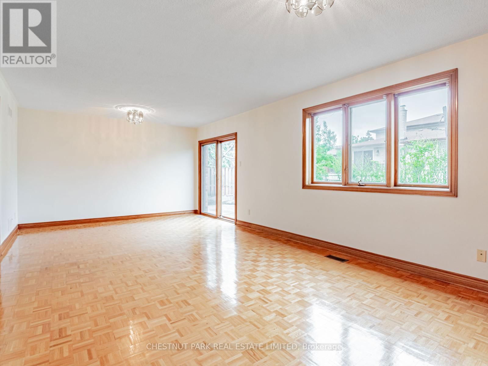 256 COCKSFIELD AVENUE Image 22
