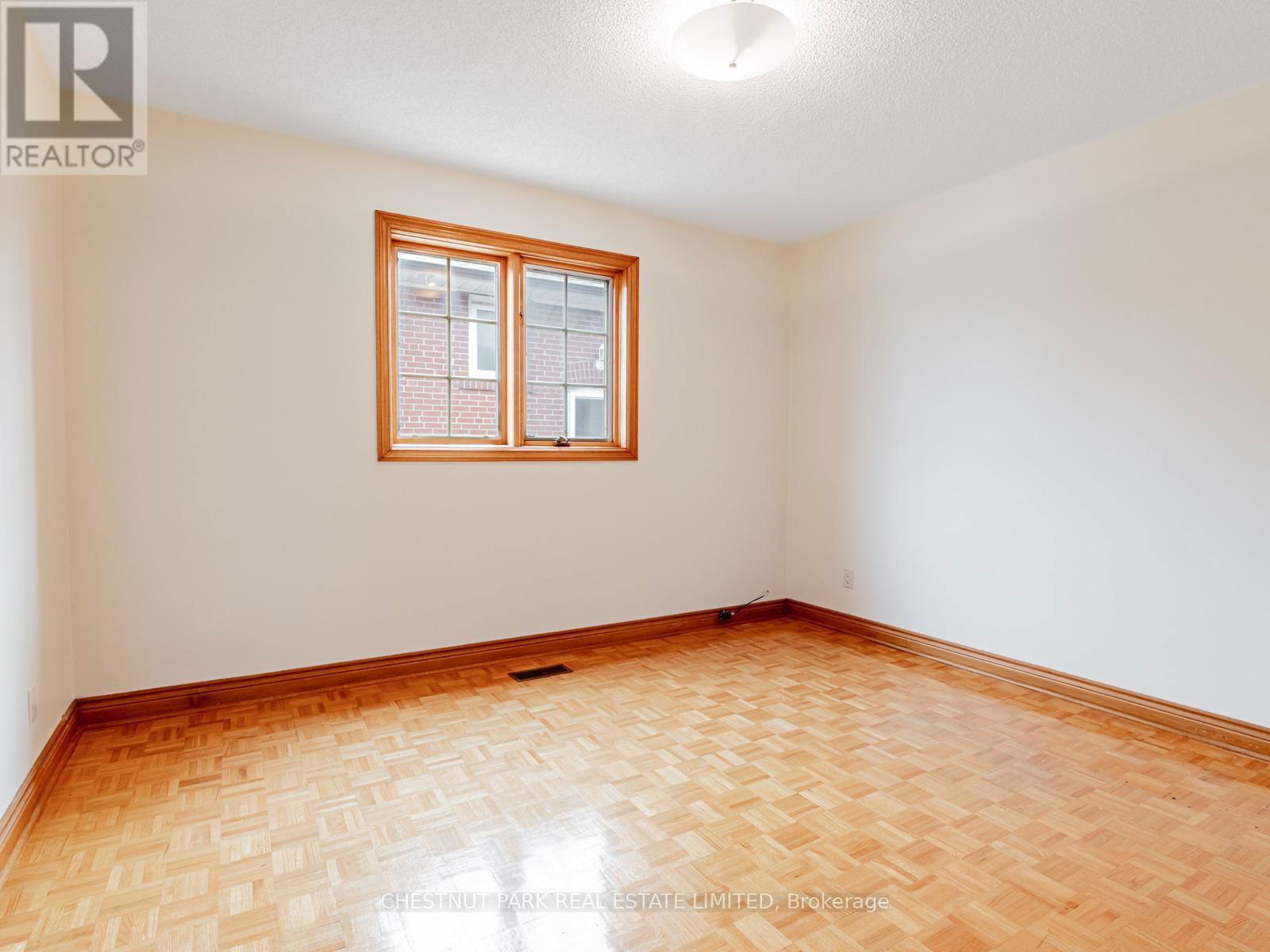 256 COCKSFIELD AVENUE Image 25