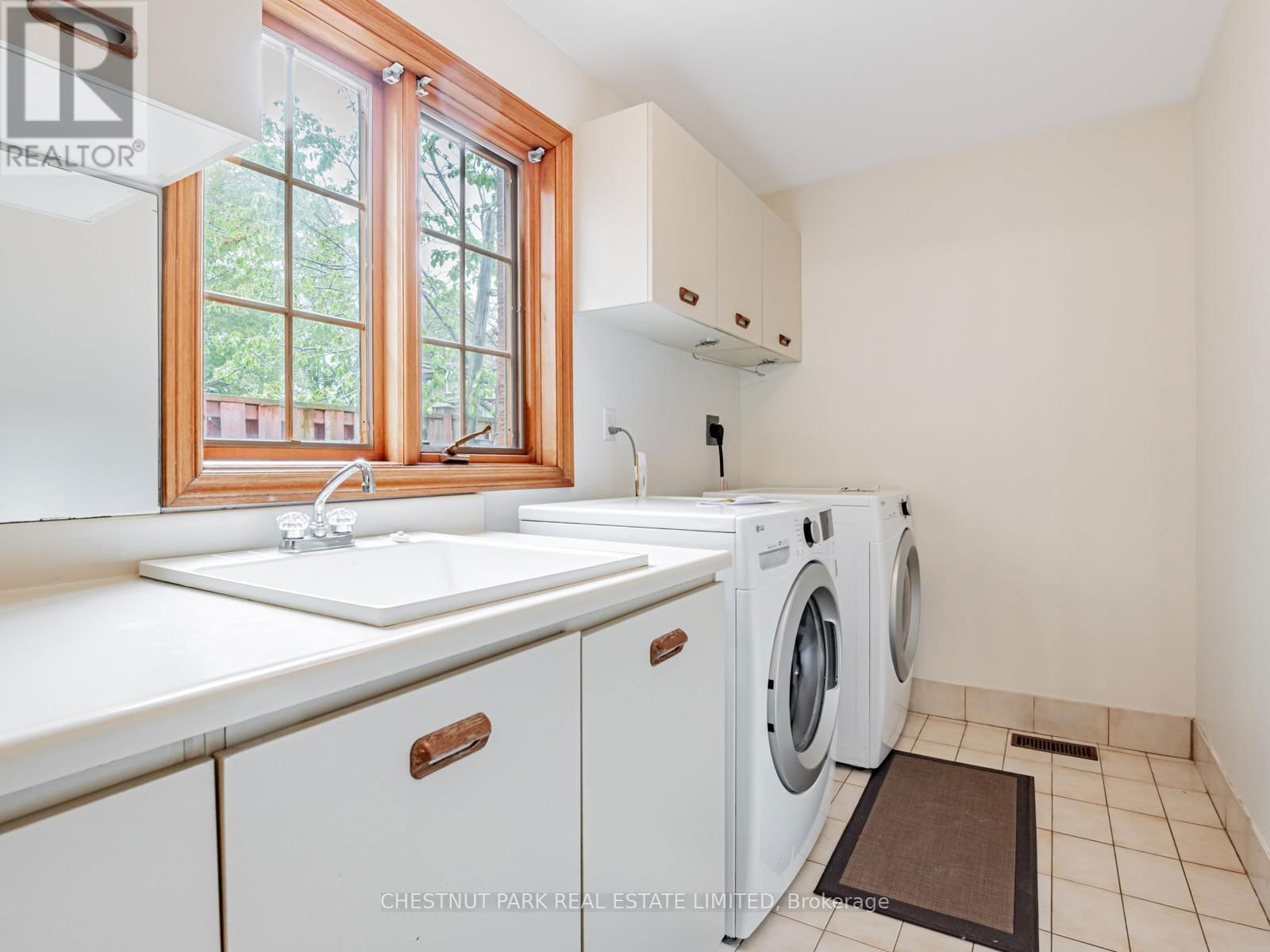 256 COCKSFIELD AVENUE Image 26