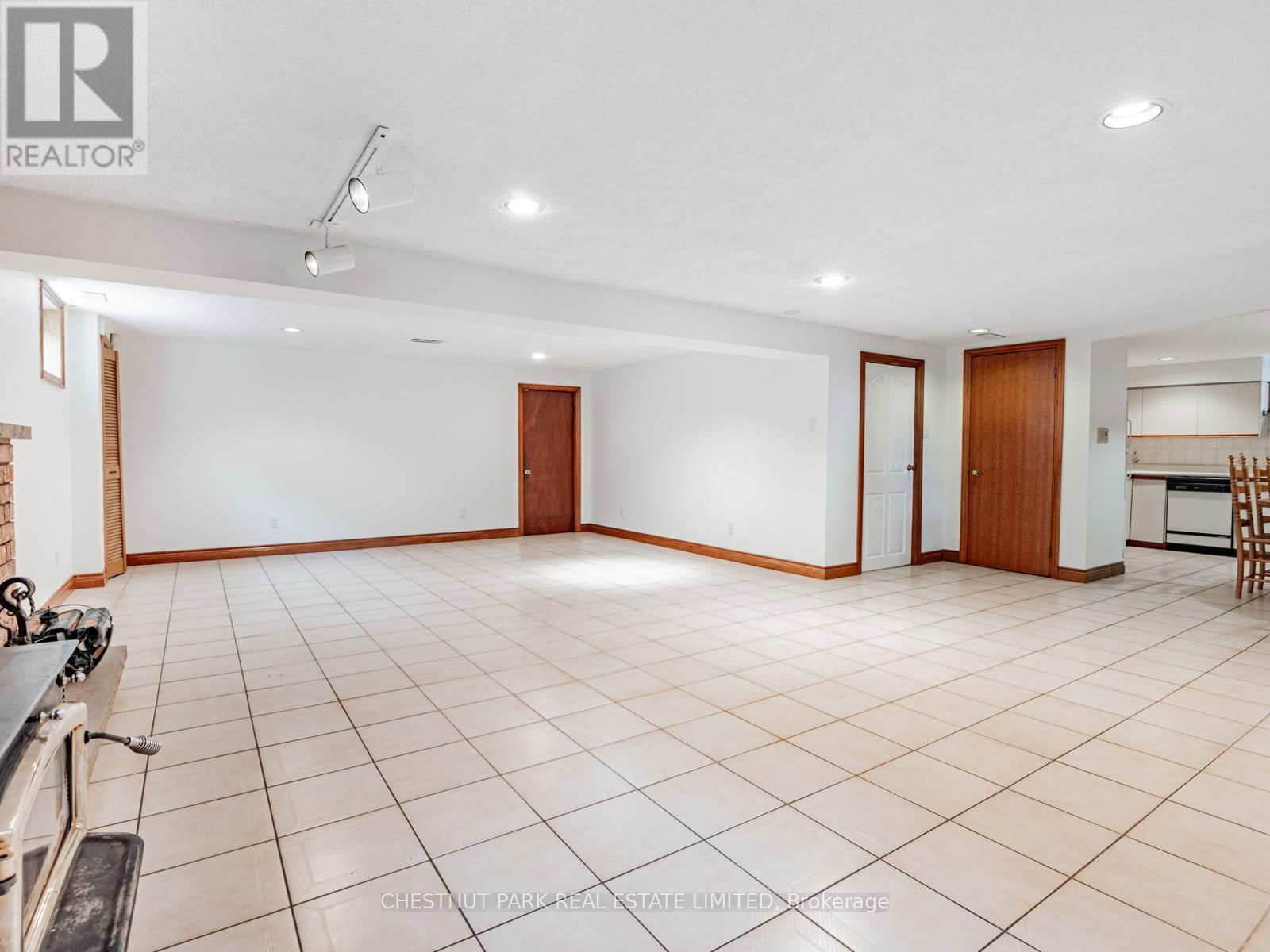 256 COCKSFIELD AVENUE Image 31