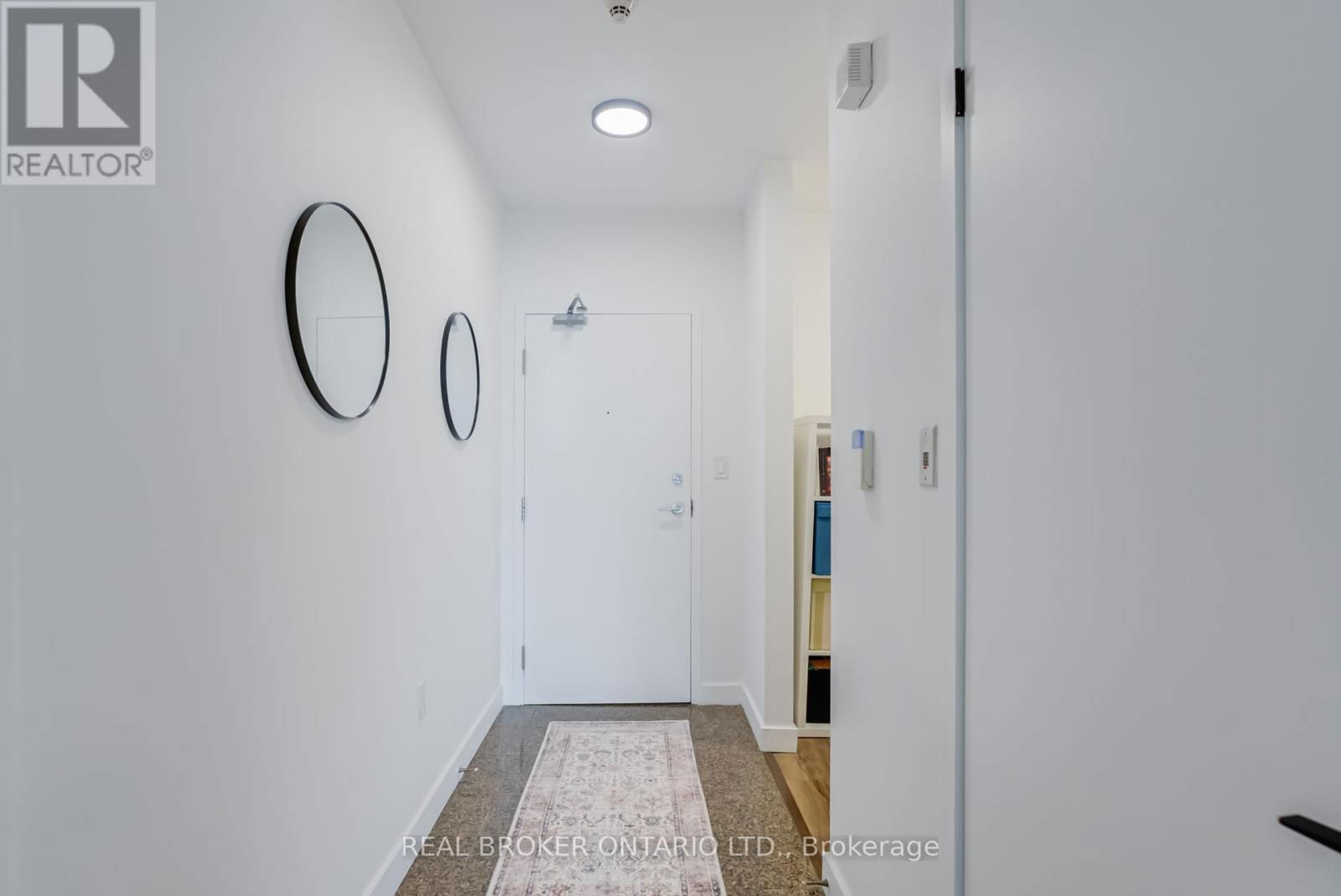 2605 - 5 MARINER TERRACE Image 2