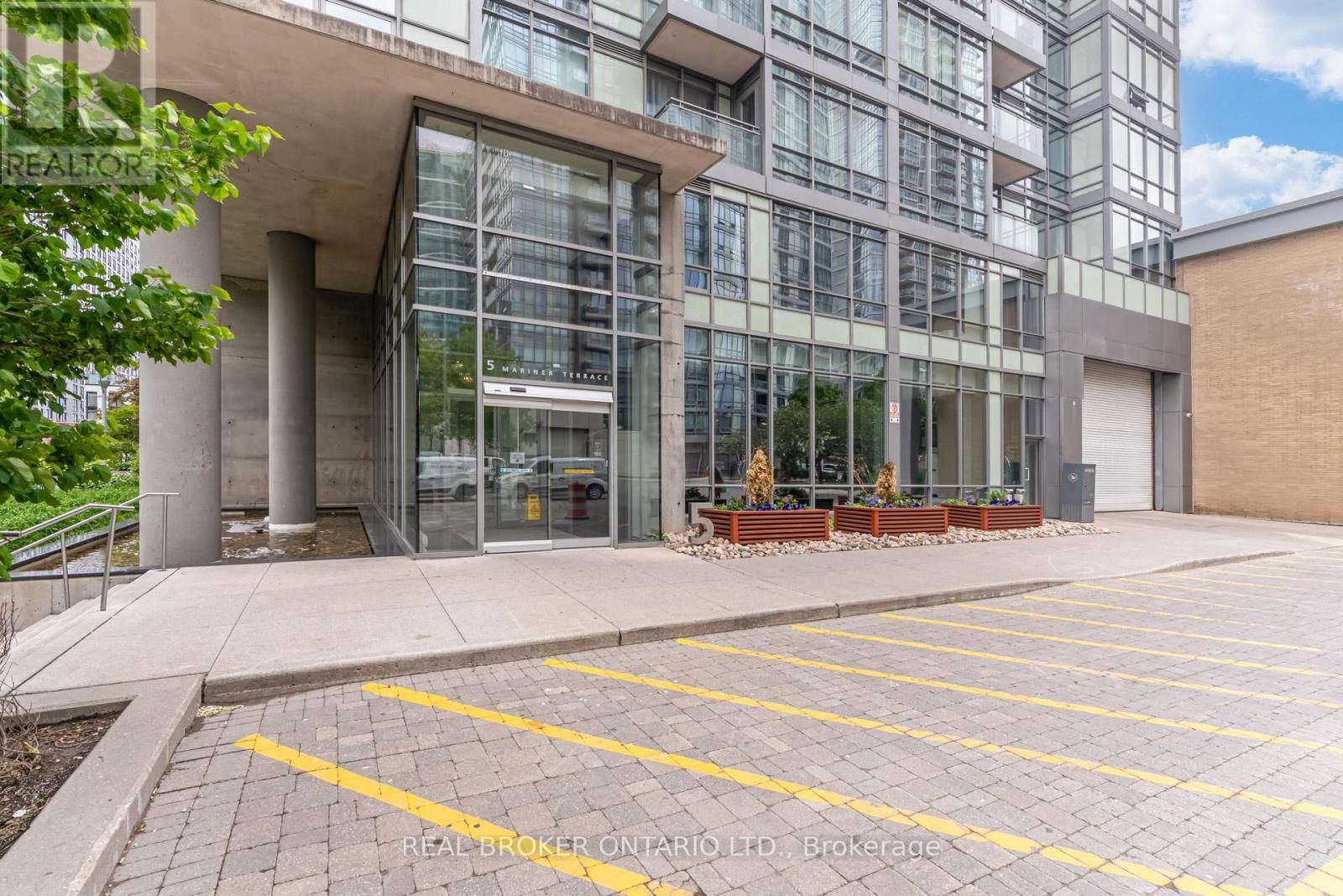 2605 - 5 MARINER TERRACE Image 24