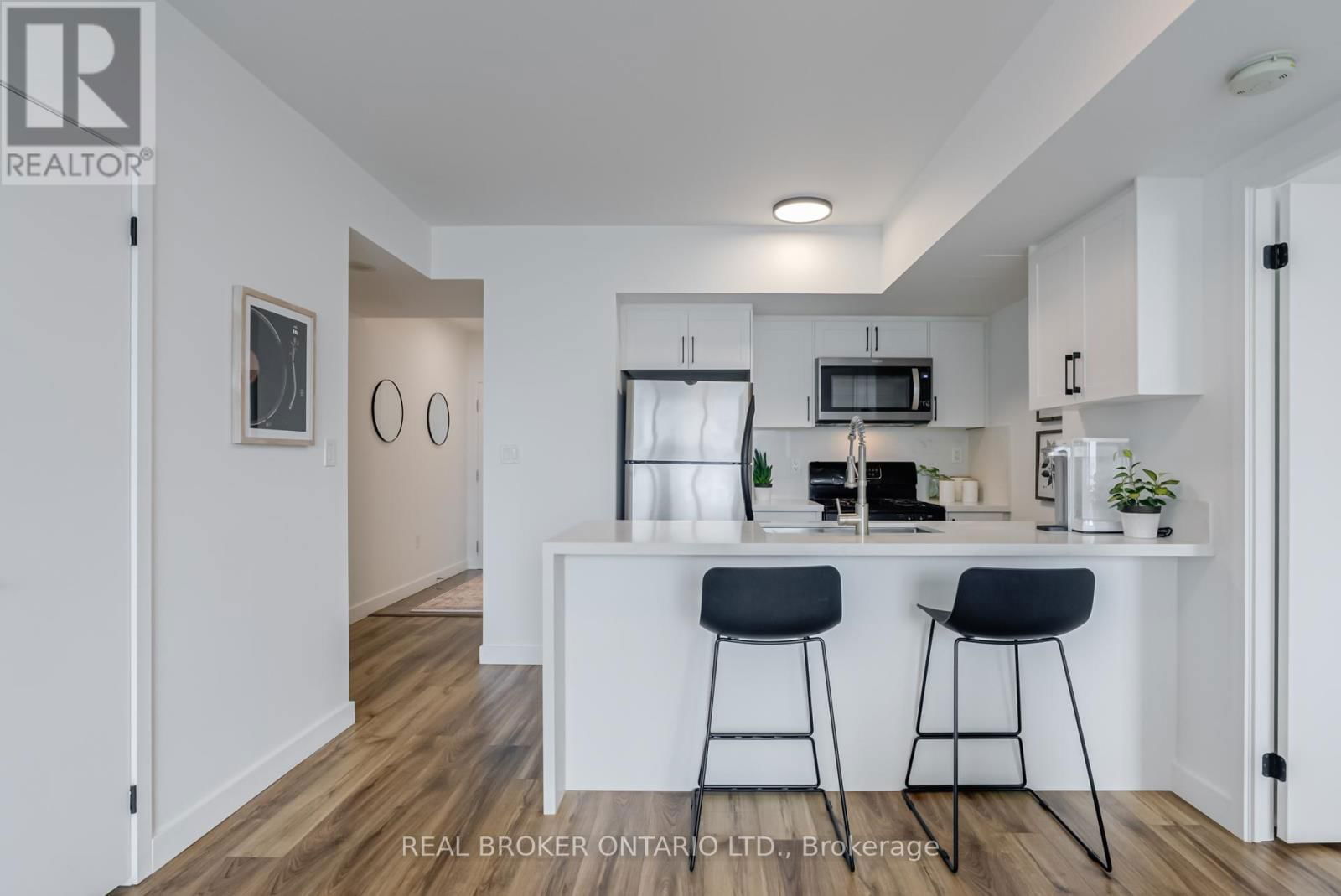 2605 - 5 MARINER TERRACE Image 4