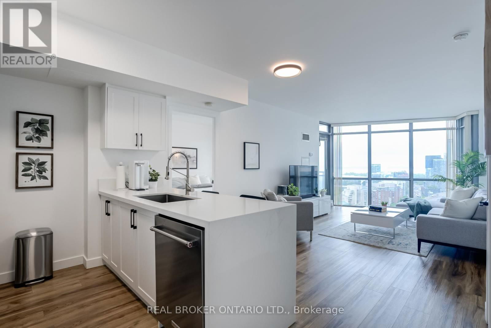 2605 - 5 MARINER TERRACE Image 6