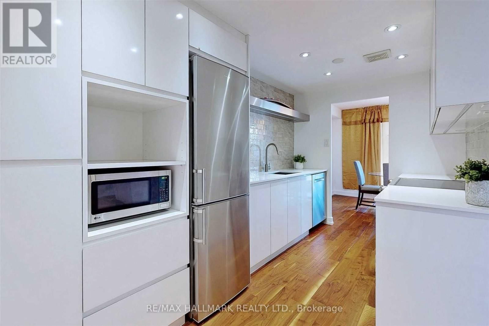 208 - 350 SENECA HILL DRIVE Image 3