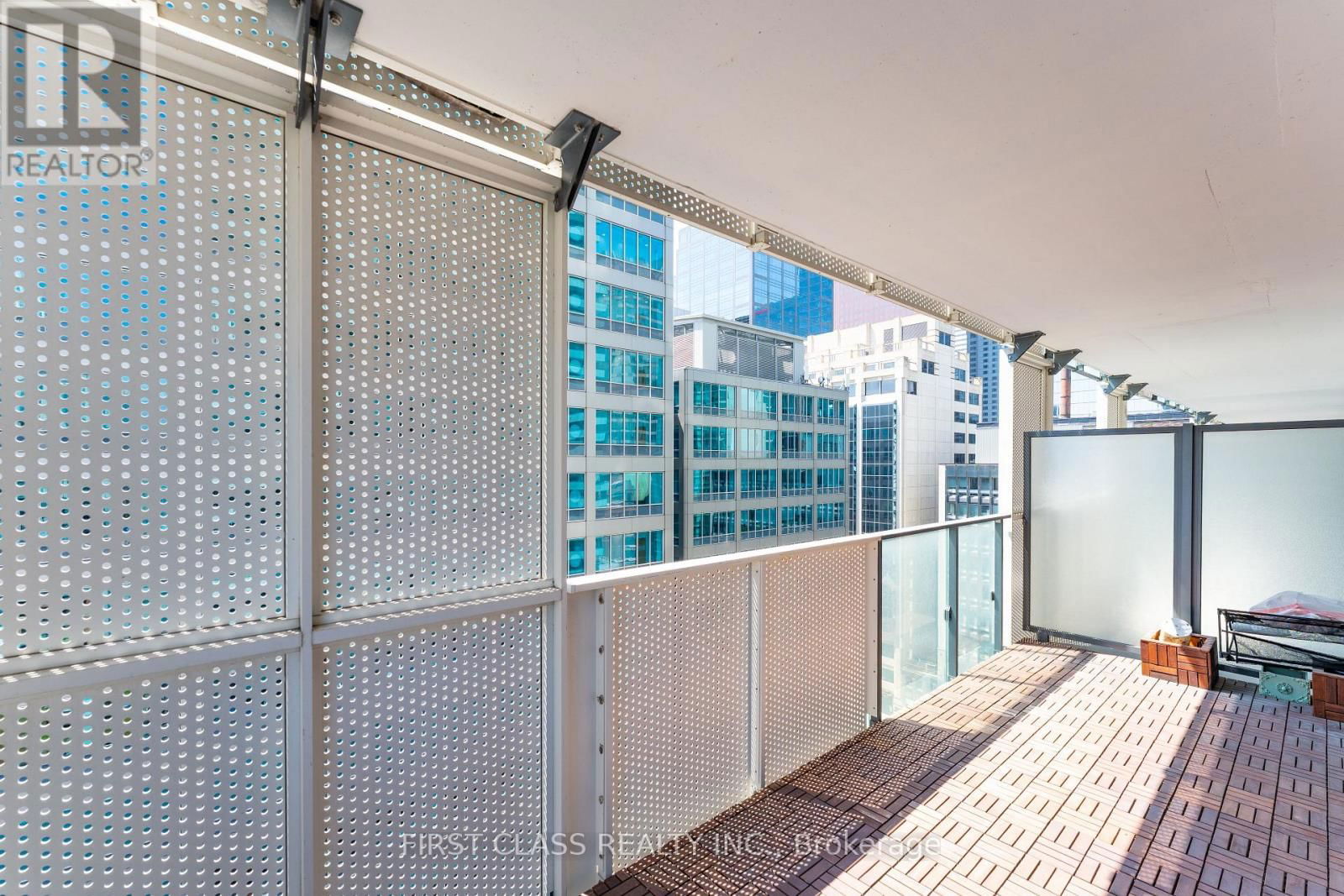 25 RICHMOND STREET EAST Image 16