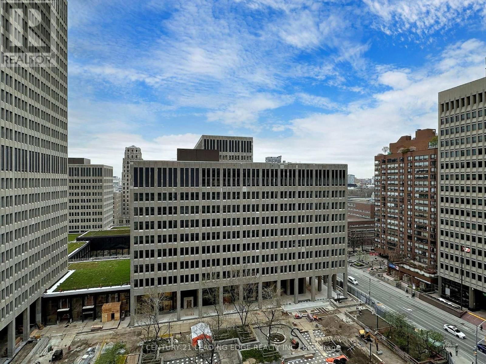 1501 - 909 BAY STREET Image 28