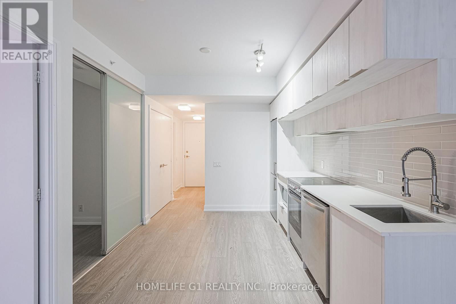 1001 - 181 DUNDAS STREET Image 10