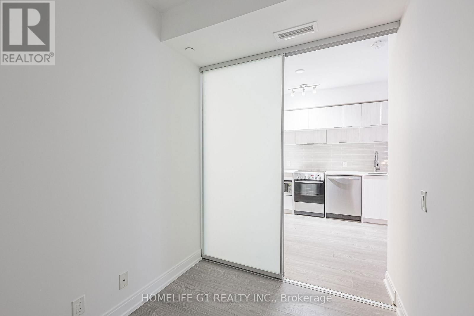 1001 - 181 DUNDAS STREET Image 14